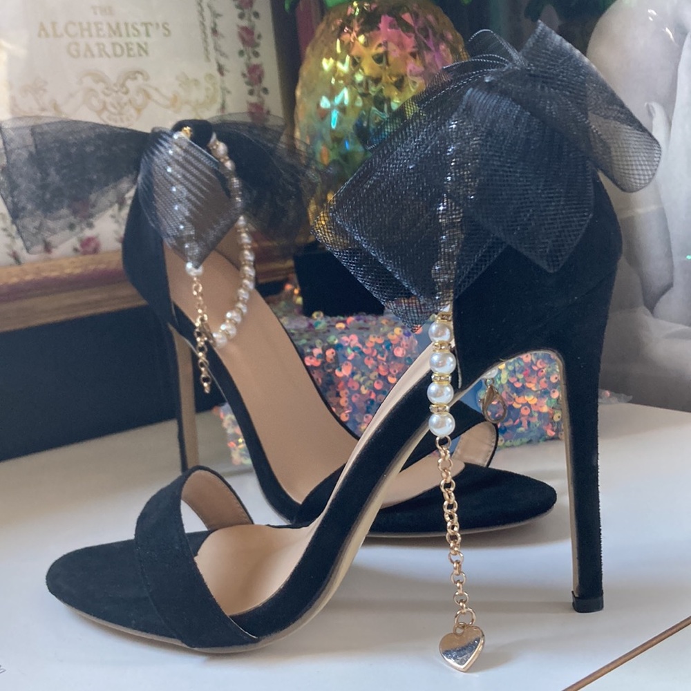 size 41 (size 9) black strap heels diamond and pearl ankle straps bows at back - Picture 3 of 15
